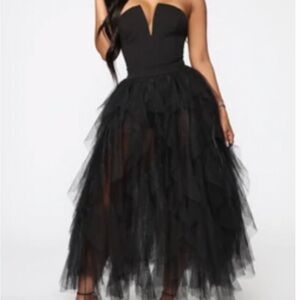 Elegant Black Strapless Tulle Dress
